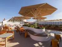 The Loft House Sevilla Hotels in der Nähe von La Adriatica Gebäude