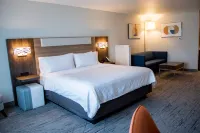 Holiday Inn Express & Suites MASON CITY by IHG - 駐車場