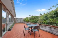 Waves Luxury Suites & Port Central Apartments - parcheggio