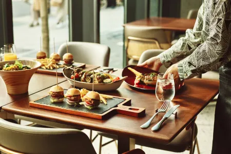 voco Edinburgh - Haymarket Отели рядом с достопримечательностью «Университет Эдинбург»