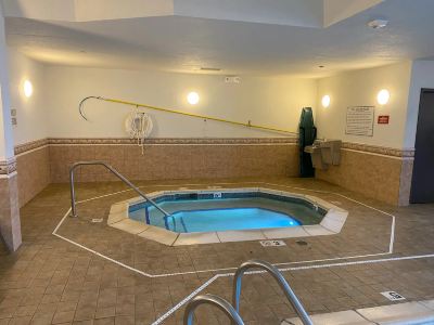 Spa Drury Inn & Suites Detroit Troy Photo