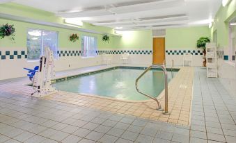 Super 8 by Wyndham Pontoon Beach IL/St. Louis MO Area