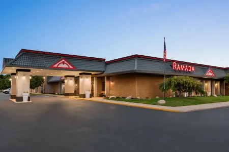 Ramada Alpena Отели в г. Алпена Тауншип