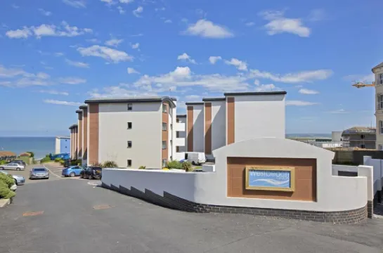 韋斯特比奇假日公寓 韋斯特沃德霍酒店