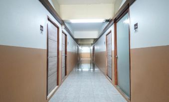 RoomQuest Sps Hotel and Residence