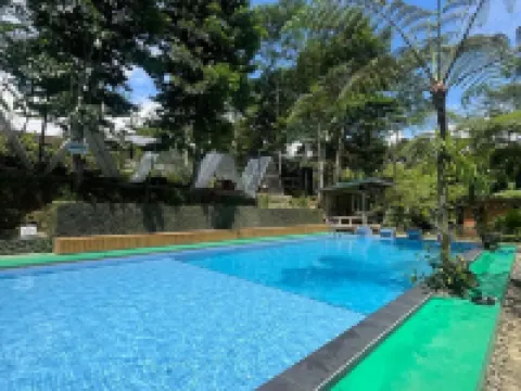 Villa Kolah Watu โรงแรมในโวโนโซโบ