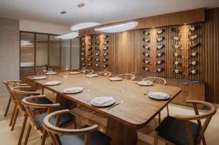 Four Points By Sheraton Bogotá, Tequendama Отели рядом с достопримечательностью «Iglesia de la Tercera Orden»