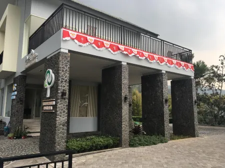 Arainn Bed & Breakfast Tretes Prigen by ecommerceloka