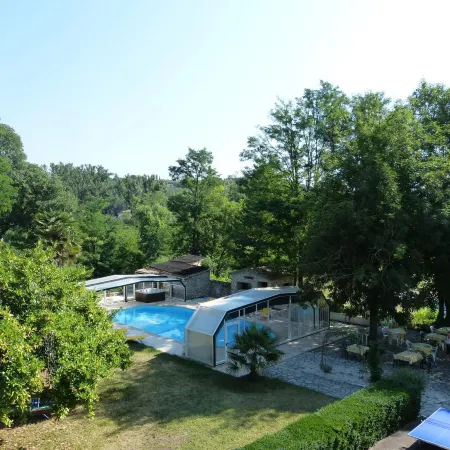 Logis Hôtel Restaurant les Cèdres