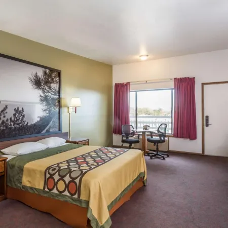 Super 8 by Wyndham Wells