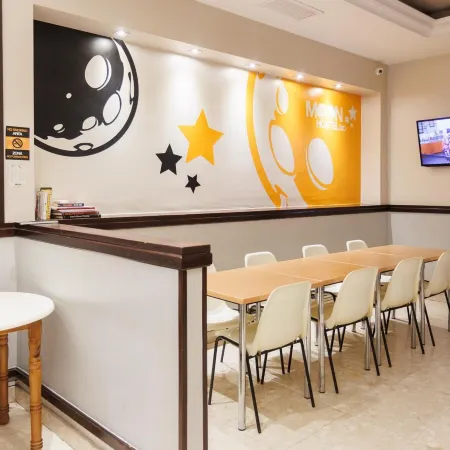 Moon Hostel Bio