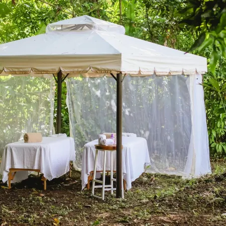 Igloo Beach Lodge