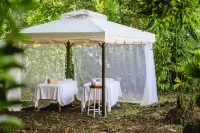 Igloo Beach Lodge