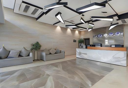 이베리아 인 호텔의 현대적인 로비 모습