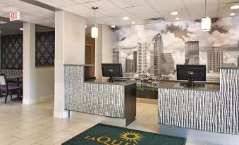 La Quinta Inn & Suites by Wyndham - Tampa South - Hizvo