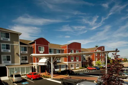 Best Western Plus Navigator Inn  Suites
