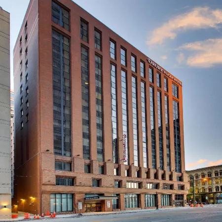 Drury Plaza Hotel Milwaukee Downtown Отели рядом с достопримечательностью «Парк Ветеранов»