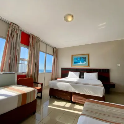 Coastlands Durban Self Catering Holiday Apartments Durban CBD Các khách sạn gần Bể bơi Airlie Beach Lagoon