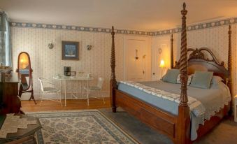 The Bridges Inn at Whitcomb House B&B