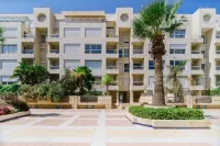 Marina Apartments by Olala Homes - parkir