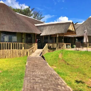 Tlou Safari Lodge