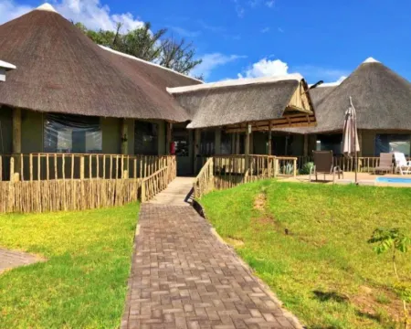 Tlou Safari Lodge Hotel a Kasane