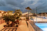 Soy Local Insignia - Rooftop Pools