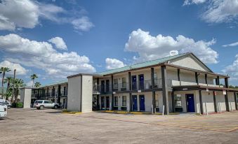 Studio 6 Laredo, TX - North I 35
