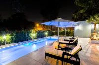 Top View Hotel - Rooftop Pools