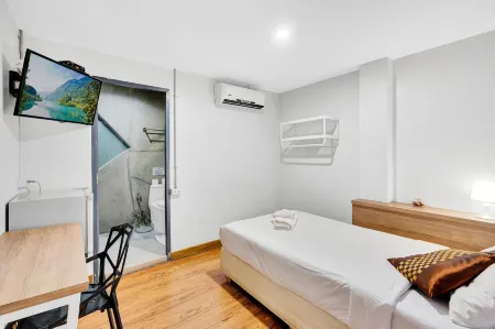 Chill Inn Bangkok Отели рядом с достопримечательностью «A R Sutton & Co Engineers Siam»