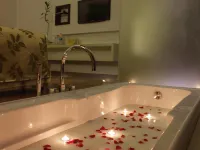 Ramee Grand Hotel and Spa, Pune - Badekar
