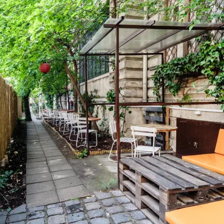 Baroque Hostel & Coworking
