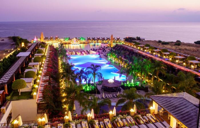Cratos Premium Hotel Casino & Spa