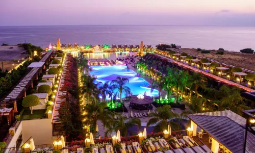 Cratos Premium Hotel Casino & Spa