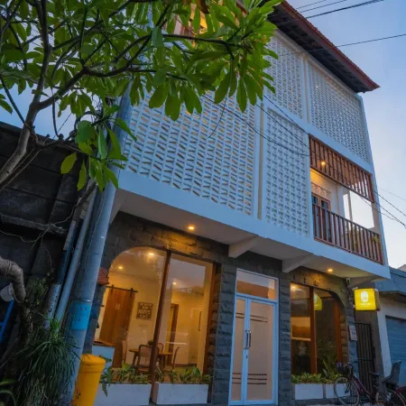 Alba Inn Sanur by SooBali Отели рядом с достопримечательностью «Пляж Сегара»
