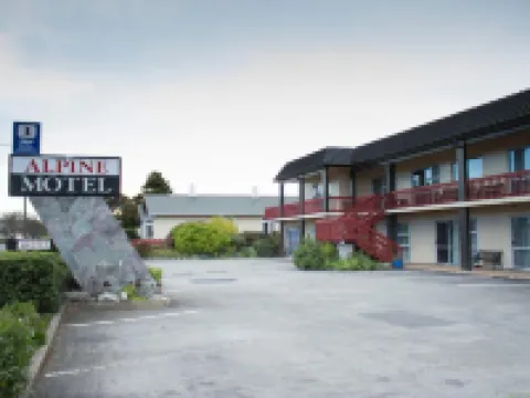 Alpine Motel โรงแรมในอามารู
