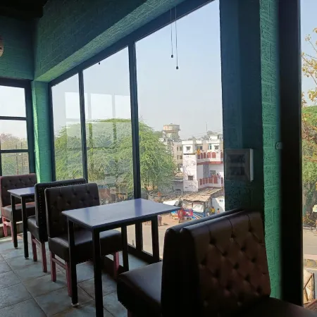 Maya Hotel & Restaurant