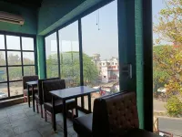 Maya Hotel & Restaurant