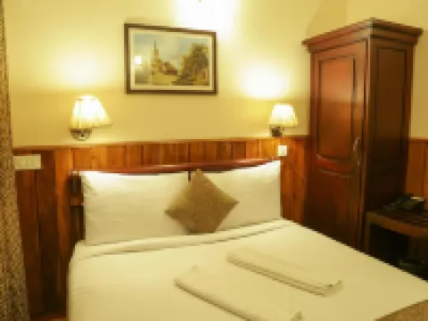 Garden Manor Hotels near Government Botanical Garden