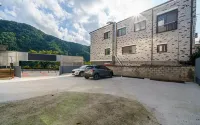 Danyang Meros Hotel - parking