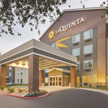 La Quinta Inn & Suites by Wyndham Austin Round Rock
