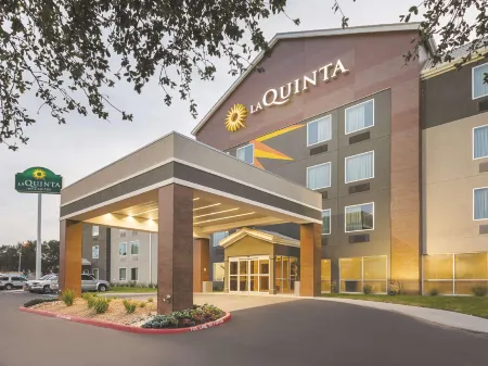 La Quinta Inn & Suites by Wyndham Austin Round Rock