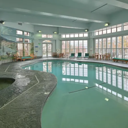 Lakeside Lodge and Suites