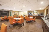 La Quinta Inn & Suites by Wyndham Mechanicsburg - Harrisburg Hotels in Silver Spring Township