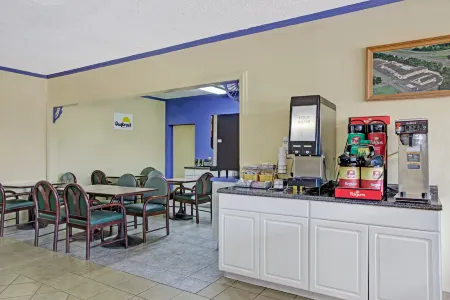 Days Inn by Wyndham Benson Отели в г. Аверасборо