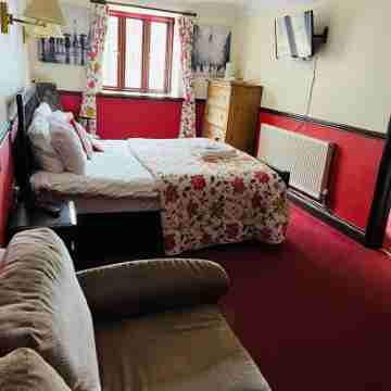 Crown & Cushion Hotel Rooms