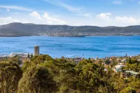 Spectacular Views - One Bedroom Unit - Free Parking - Free Wifi