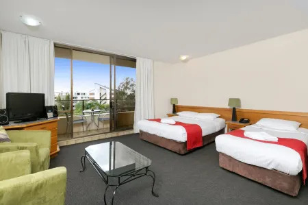 The Summit Apartments Отели рядом с достопримечательностью «QUT Kelvin Grove Campus»