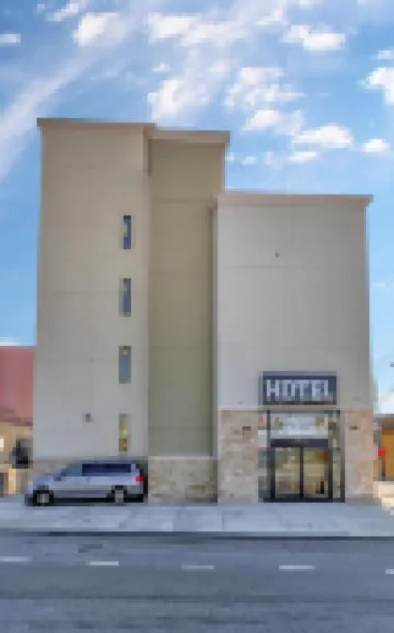 佩爾戈拉肯尼迪機場飯店 CUNY Assistive Technology Services附近的飯店