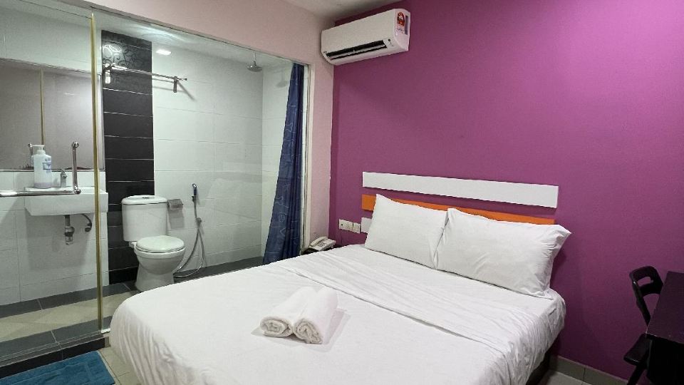 RED ORANGE HOTEL